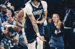 开云体育中国-关于爵士完胜马刺，锡安状态火热的信息