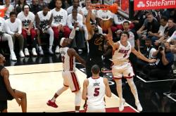 开云APP-球队狂胜对手，创纪录胜利盛宴