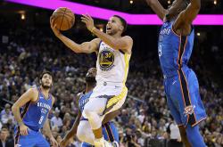 开云体育APP下载-雄鹿碾压掘金，库里带队取胜的简单介绍