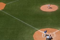 开云下载-从多哈到马德里，足球的两种唯一性—卡塔尔绝境求生与特奥的德比封神