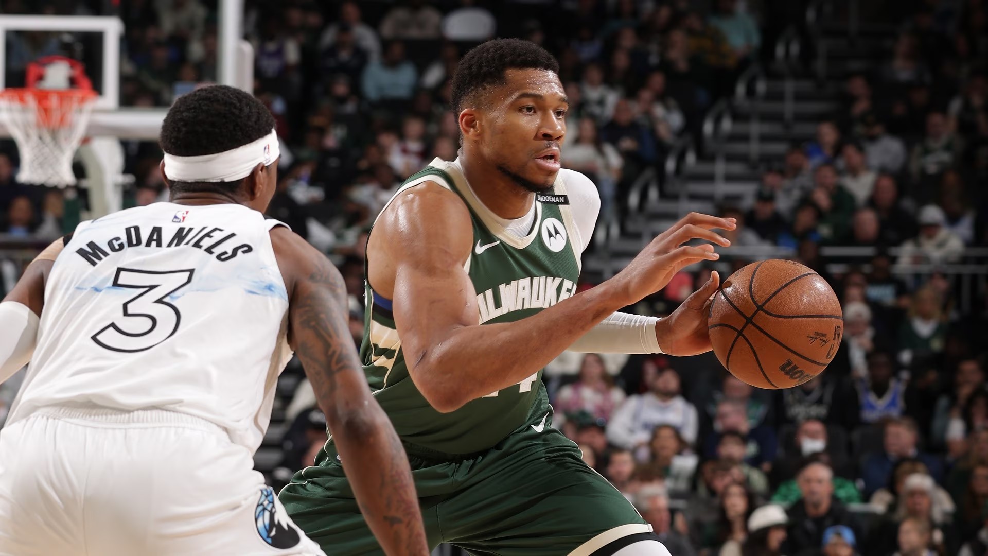 快船逆转雄鹿,莫里斯爆发神勇 快船逆转雄鹿,莫里斯爆发神勇