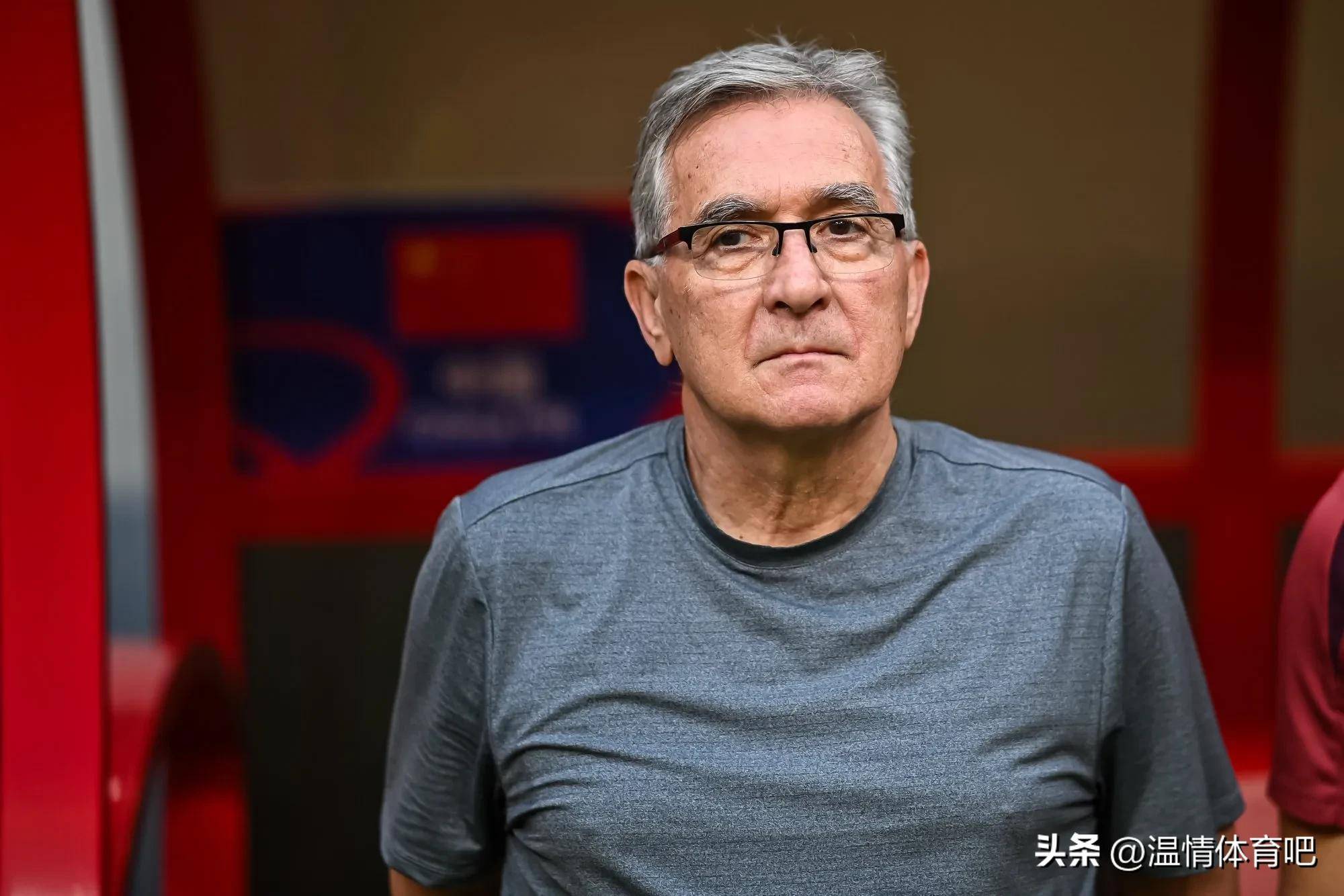 西班牙主教练获得最佳执教奖 西班牙主教练获得最佳执教奖