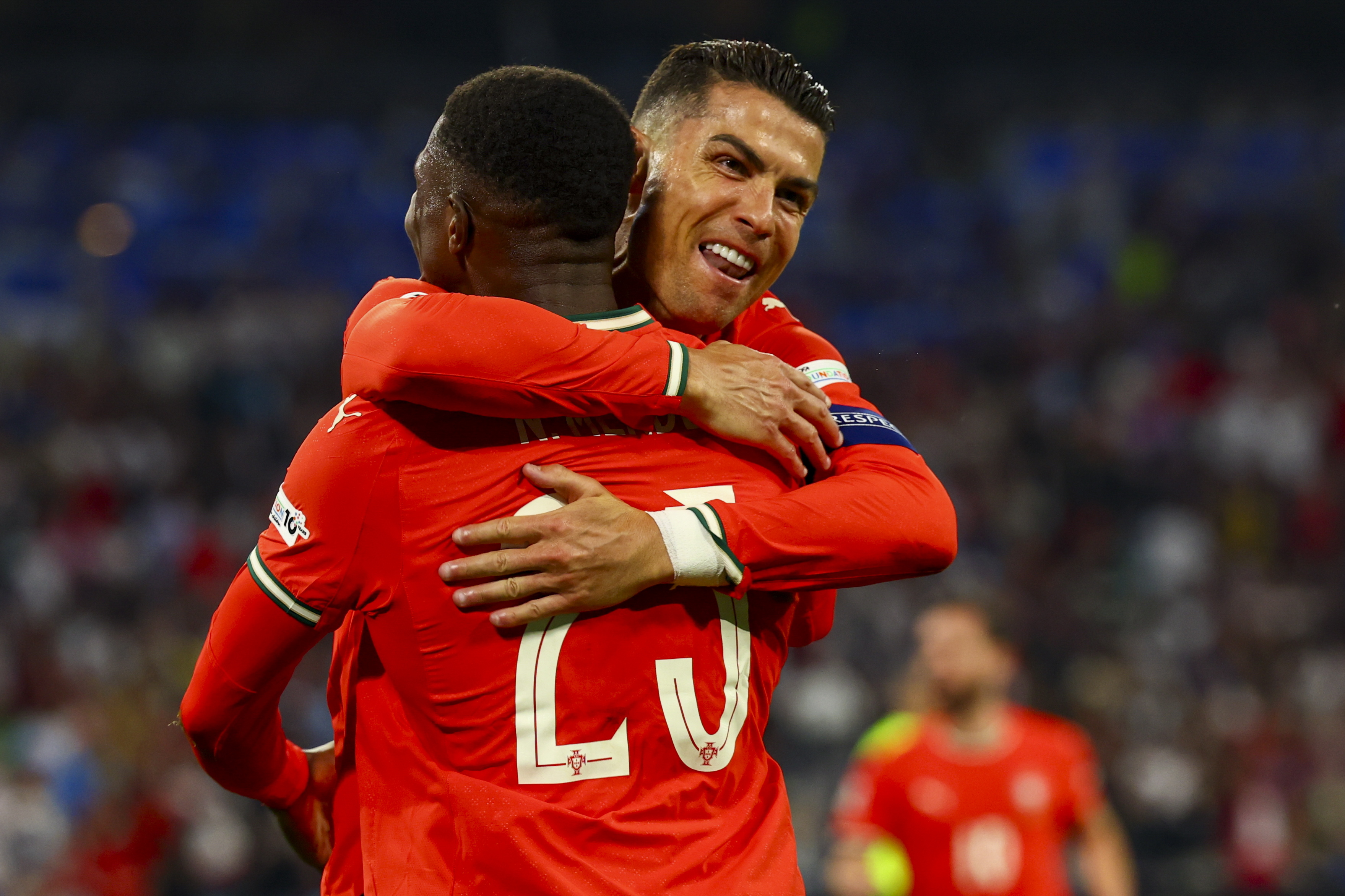 包含葡萄牙队大比分胜出,晋级决赛的词条 包含葡萄牙队大比分胜出,晋级决赛的词条