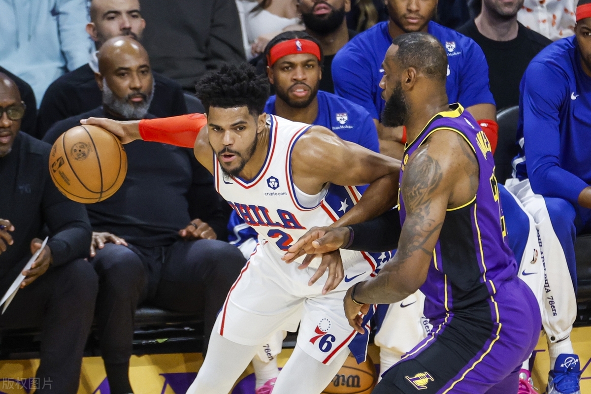 中国男篮翻盘波兰男篮，哈里斯打破历史纪录