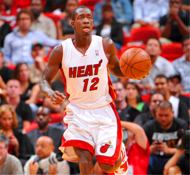 包含热火鏖战勇士，贝弗利三分雨点燃全场的词条