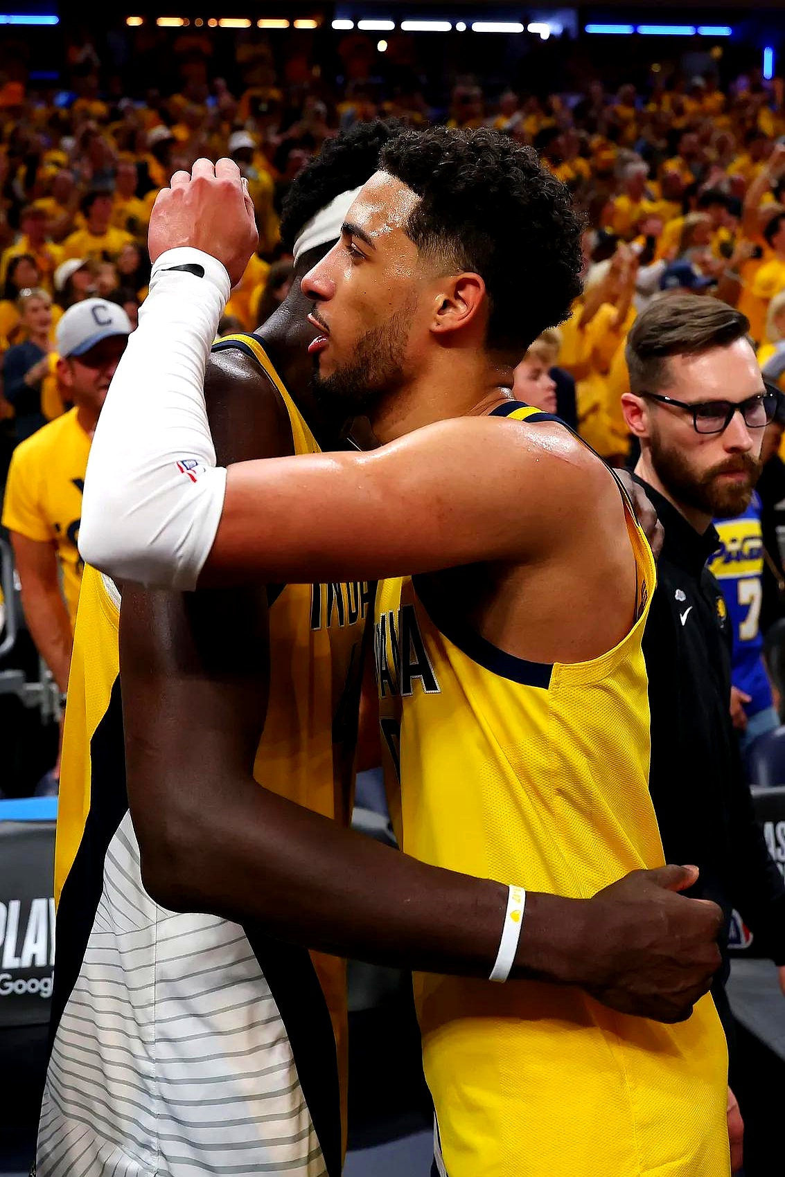 魔术碾压猛龙，西亚卡姆带队取胜