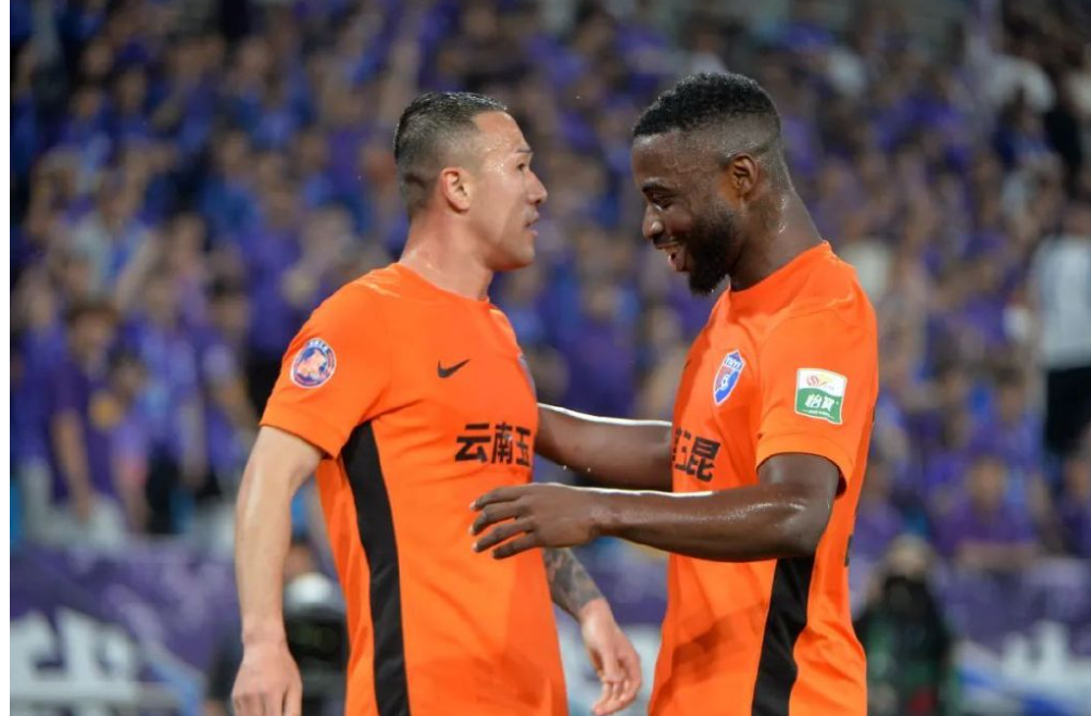 关于外援过人能力赢得掌声，队友助攻默契无间的信息