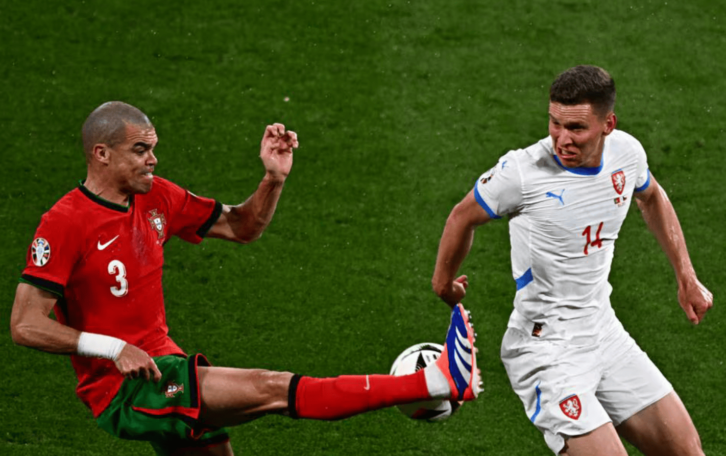 包含欧洲杯赛事激战正酣,球员努力拼搏的词条 包含欧洲杯赛事激战正酣,球员努力拼搏的词条