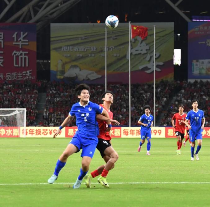 运动员在比赛中发挥出色,赢得掌声 运动员在比赛中发挥出色,赢得掌声