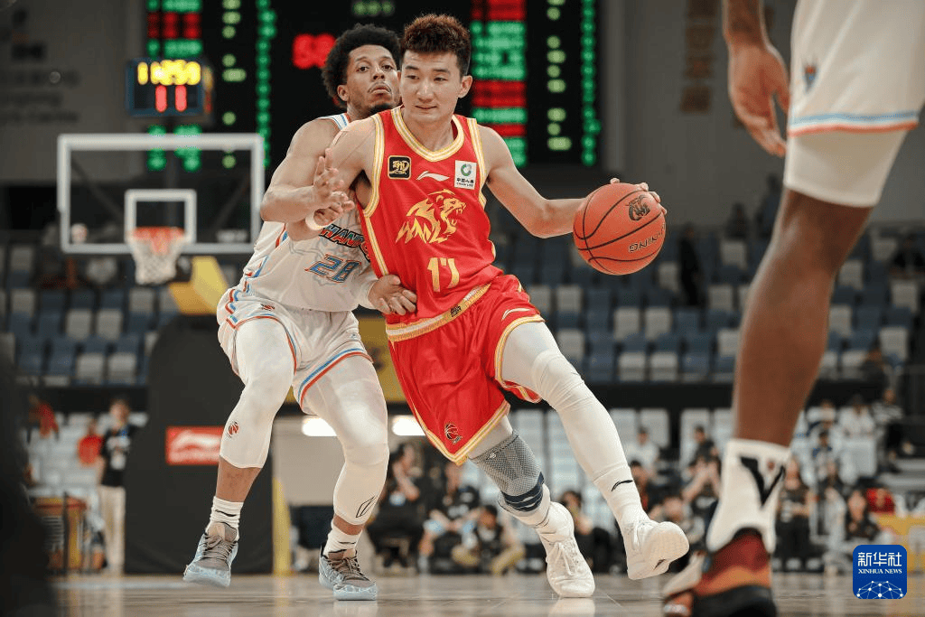 浙江男篮在比赛中大放异彩,引人瞩目 浙江男篮在比赛中大放异彩,引人瞩目