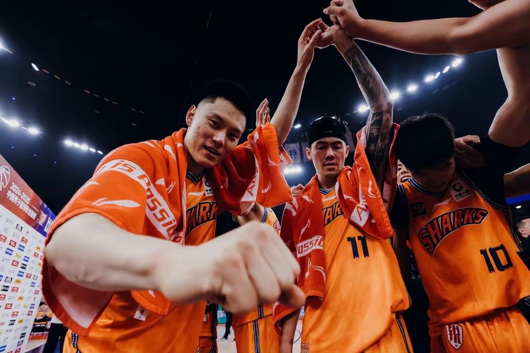 球队狂胜对手，创纪录胜利盛宴