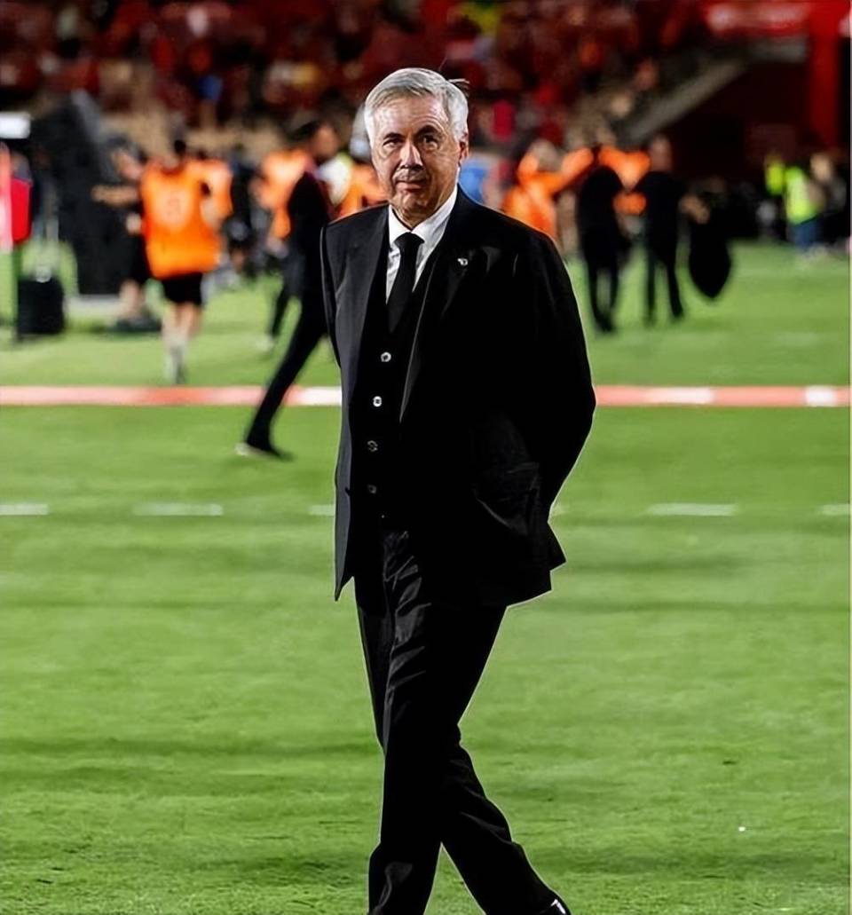 关于米兰老将退役消息传出，球迷感慨不舍送别的信息