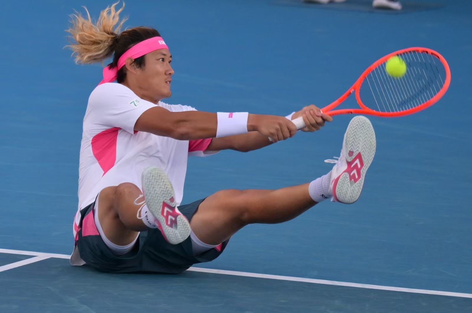 包含澳大利亚网球队碾压美国网球队，瓦林卡高光表现的词条