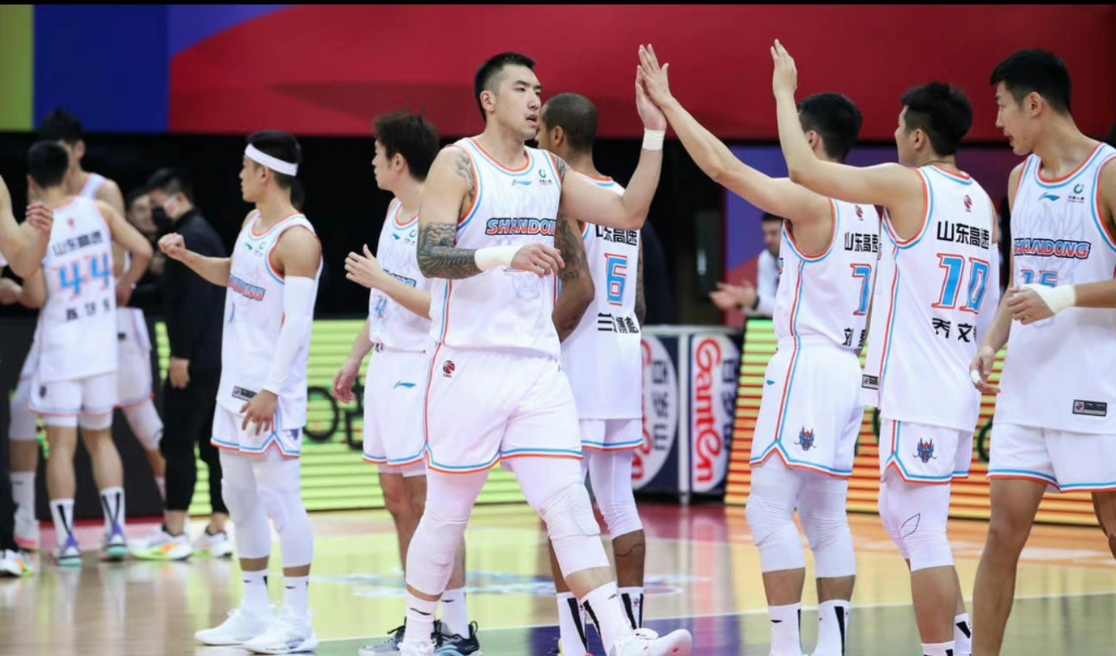 关于广州队完胜浙江队，陶汉林刷新纪录的信息