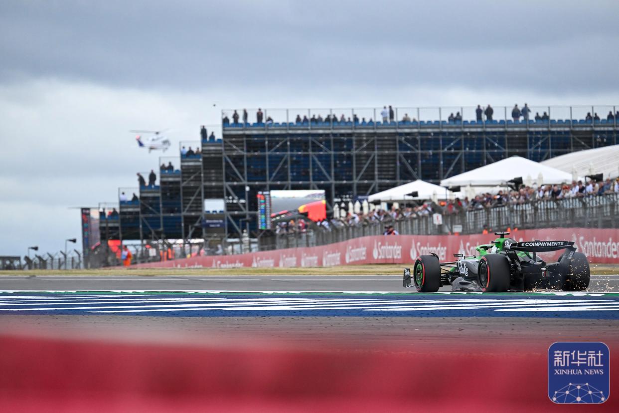 索伯车队横扫红牛二队，佩雷兹统治全场的简单介绍