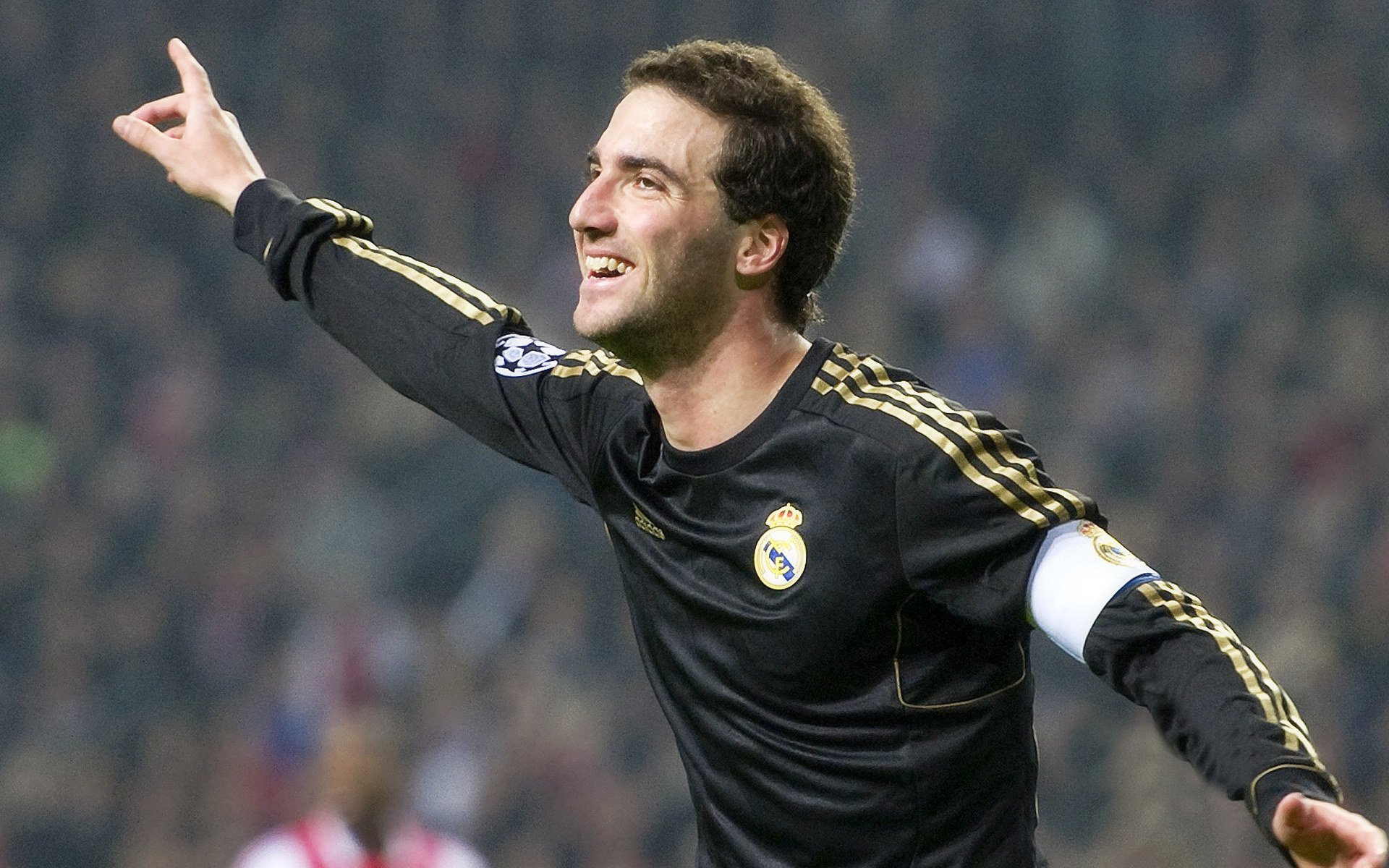 玻利维亚对阵巴萨，托尼持续制造杀伤，一场跨越维度的足球对话