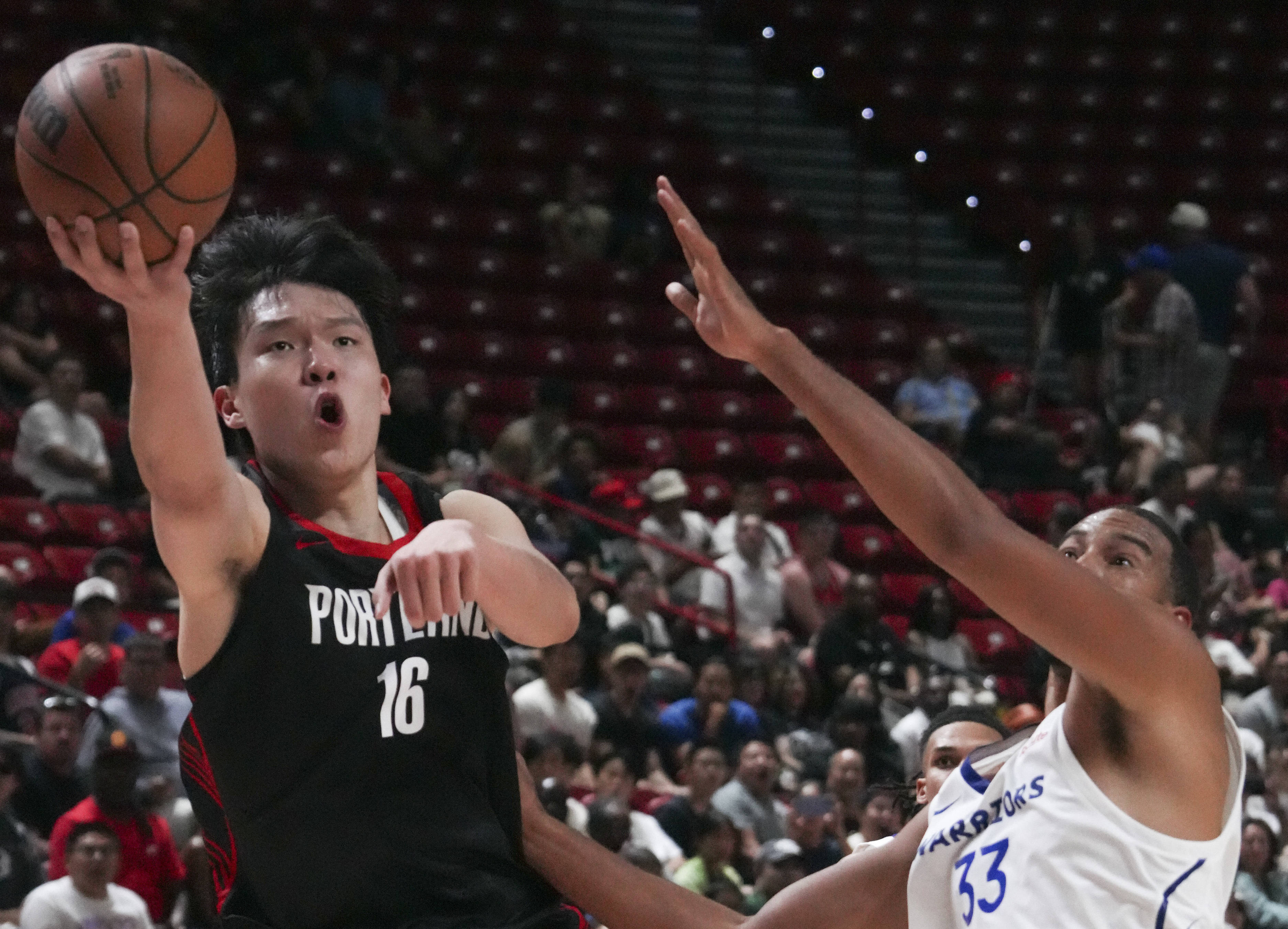 灰熊横扫江苏队，詹姆斯点燃赛场