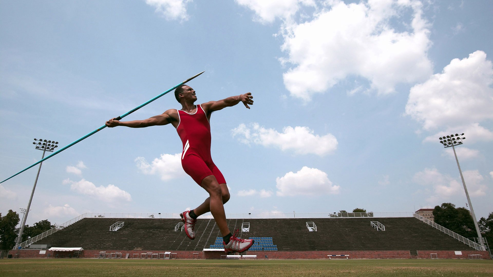 戈贝尔成为全场焦点，辽宁队击败广厦队