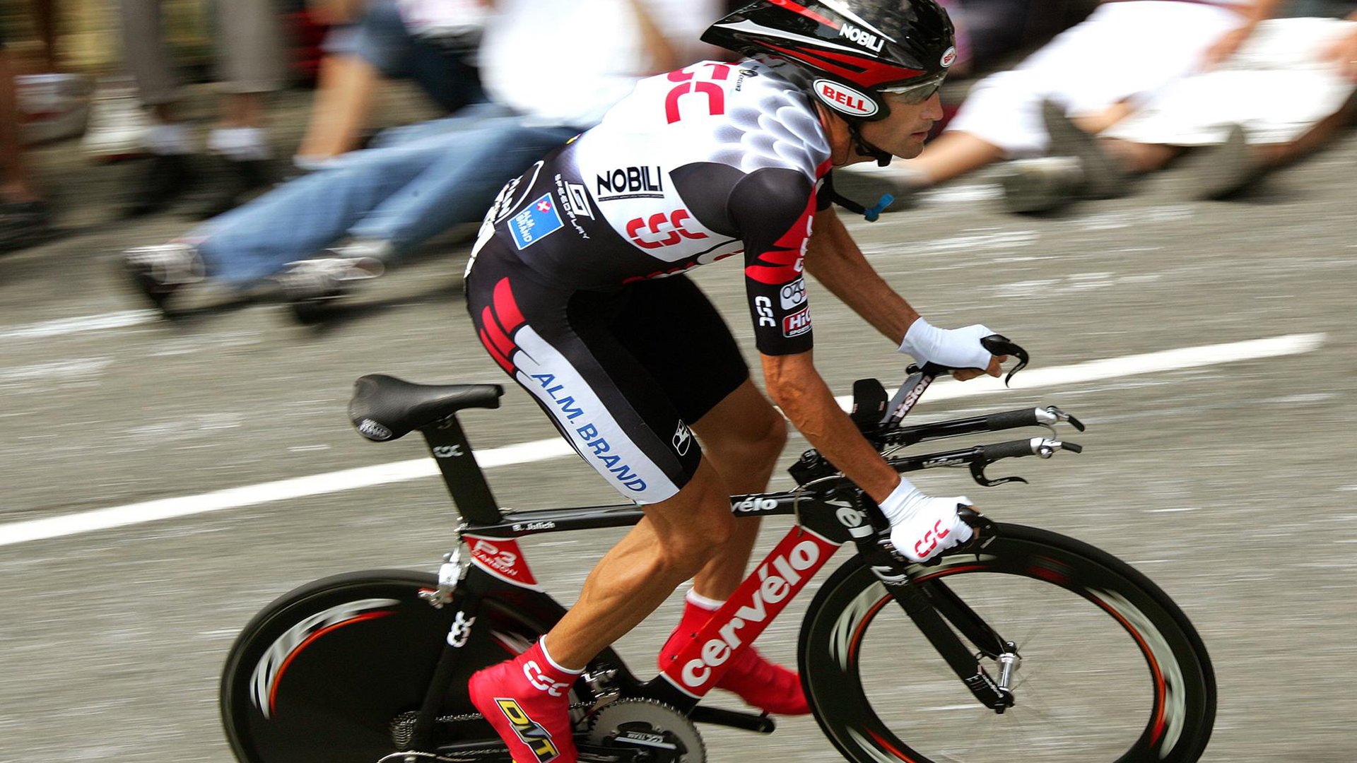 楚阿梅尼生涯之夜点亮英超争冠终章,一记重炮改写双线命运