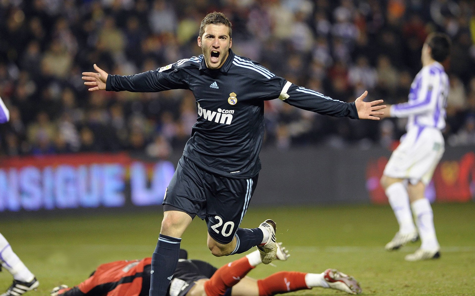 马丁内利终场神兵天降，玻利维亚压哨绝杀震惊日本